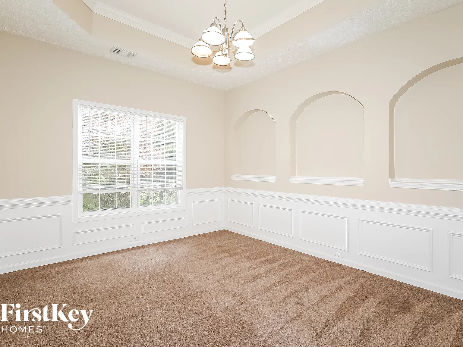 4 bed, 2.0 bath, 2196 sqft, $2,515 — Photo 3