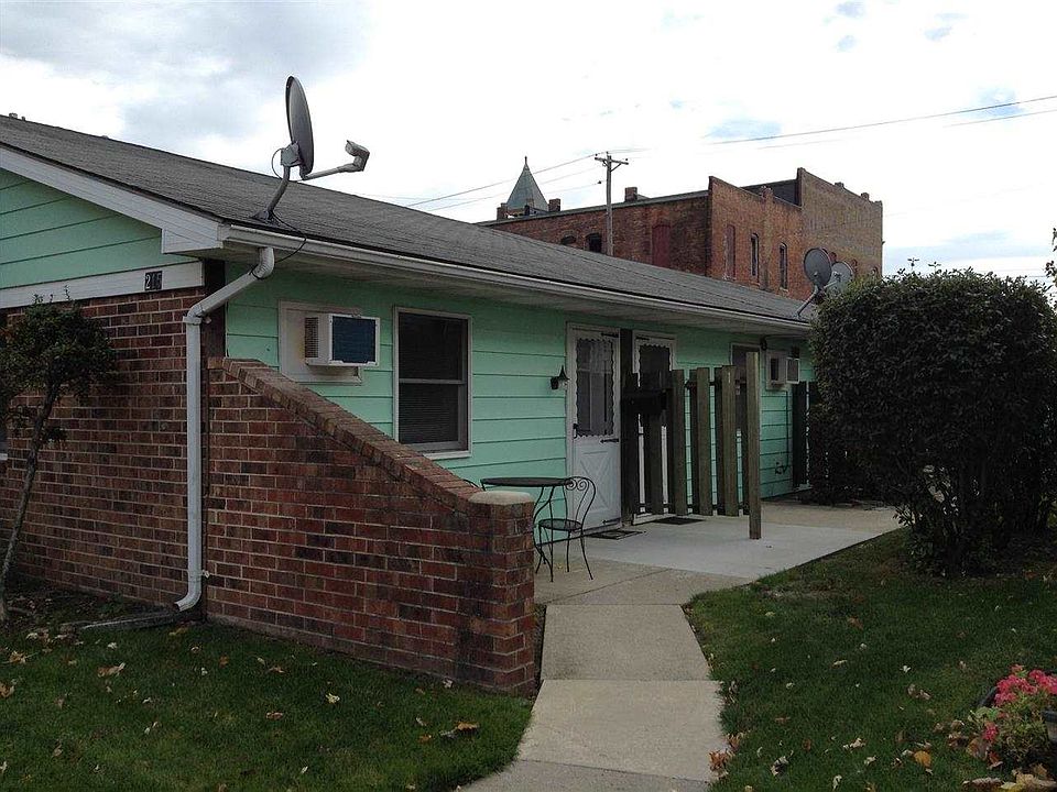 1st image of 215 W Franklin St