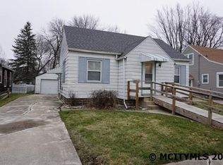 944 15th Pl NE, Mason City, IA 50401