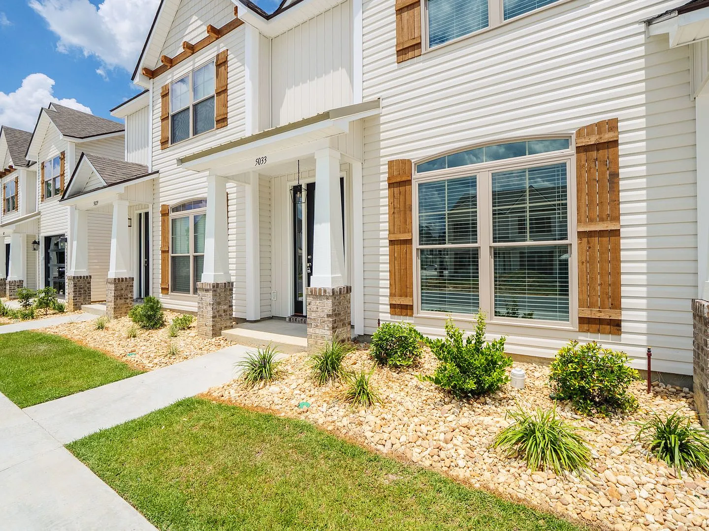 Modern 3BR/2.5BA New Construction Townhome! Just 6 Mins from Moody AFB! — Photo 3