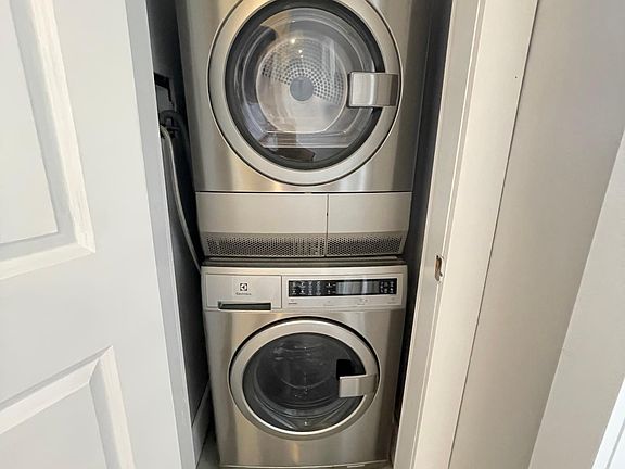 4th image of 3149 Kennedy Blvd #14B