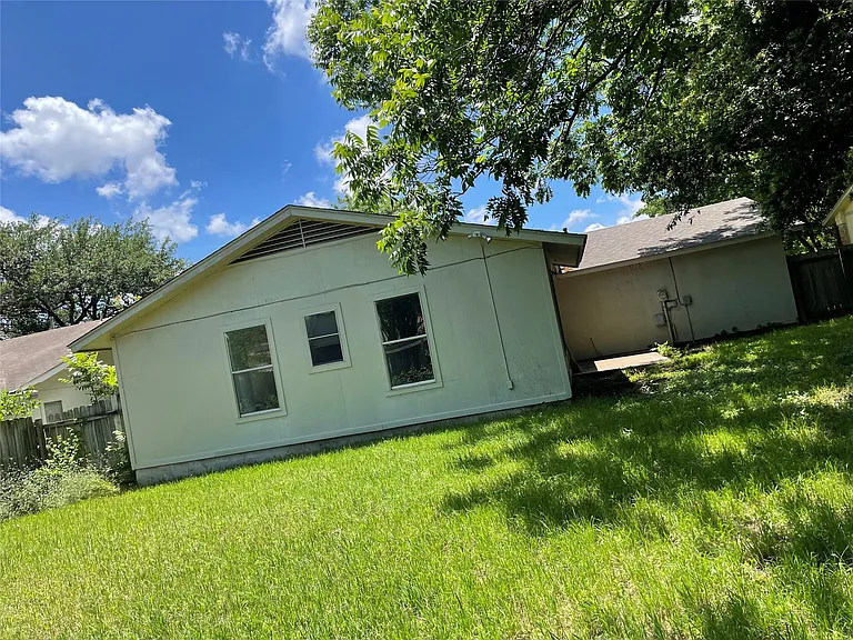 7611 Lunar Dr — Photo 30