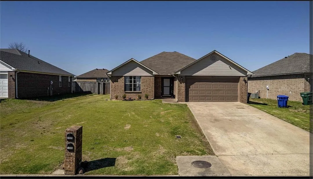 3 bed, 1268 sqft, $3,100 — Photo 2