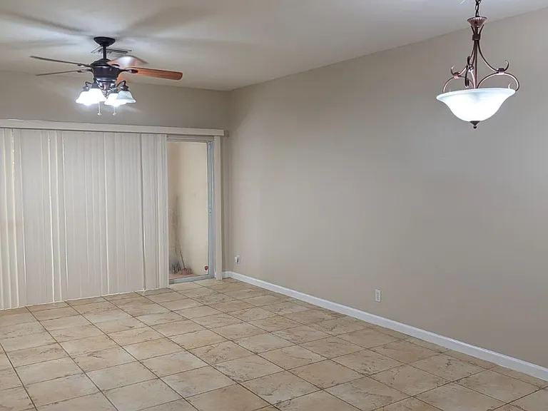 4715 Palmbrooke Cir — Photo 4