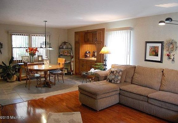 3rd image of 5104 Laurelwood Dr