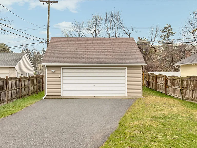 436 Park St — Photo 32