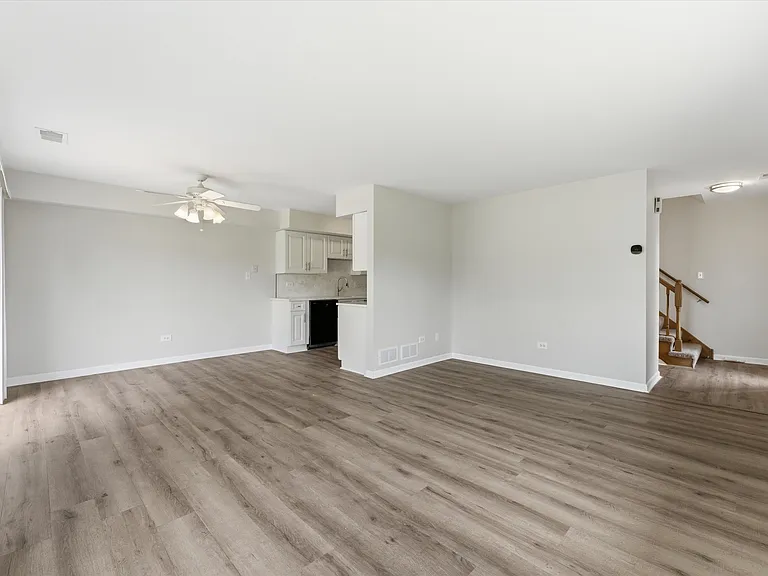 15826 Farm Hill Dr — Photo 3
