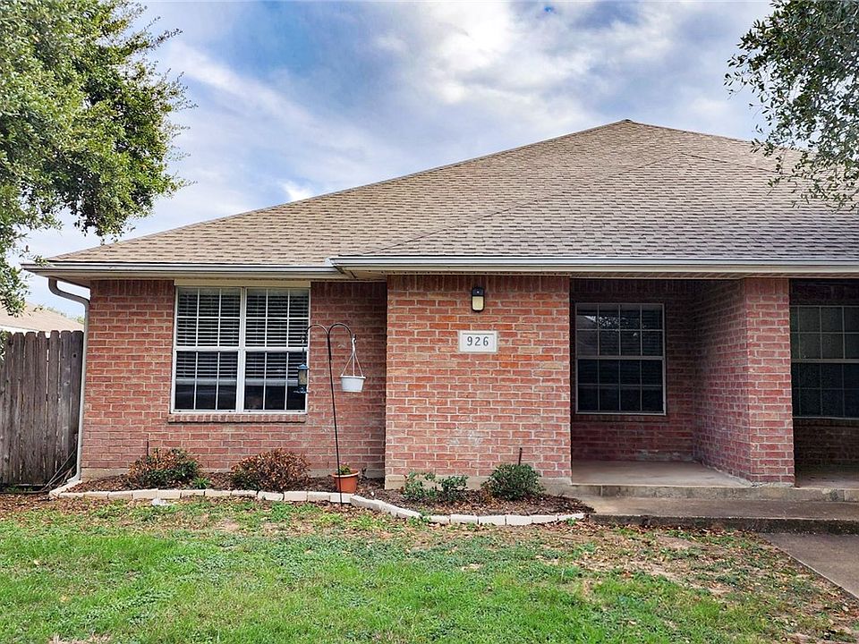 1st image of 926 Crepe Myrtle St