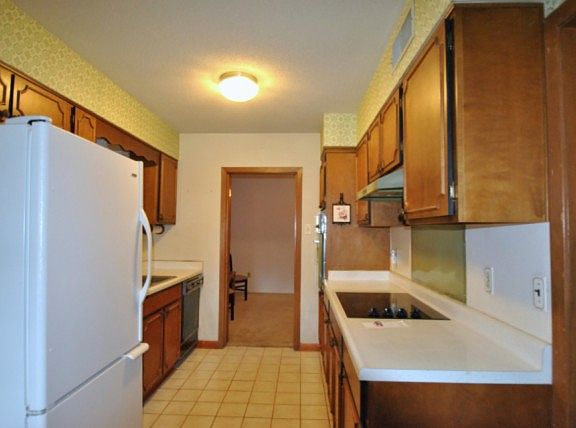 5th image of 5074 Fairbrook Ave