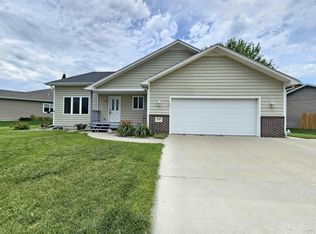 707 Prairie Blvd, Dakota Dunes, SD 57049