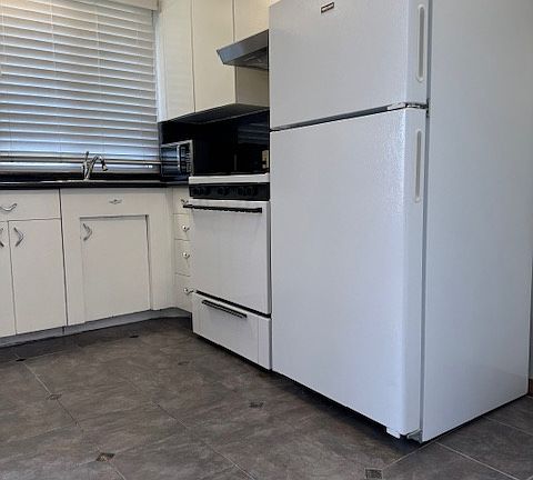 2nd image of 7 Coleman Pl APT 2