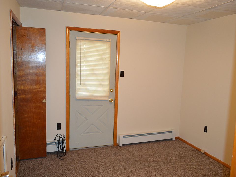 2nd image of 207 S Main St