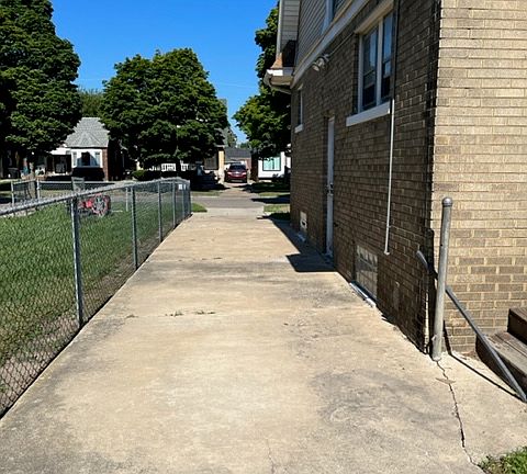 2nd image of 3555 S Liddesdale St