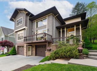 16 Round Table Ct, Morgantown, WV 26508