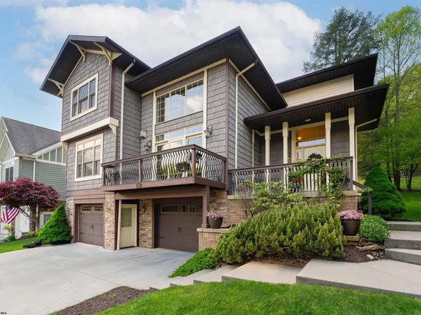 16 Round Table Ct, Morgantown, WV 26508