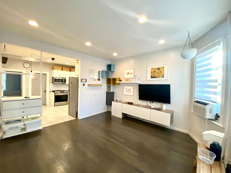 1st image of 13016 14th Ave Floor 1