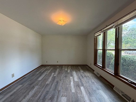3rd image of 402 South St