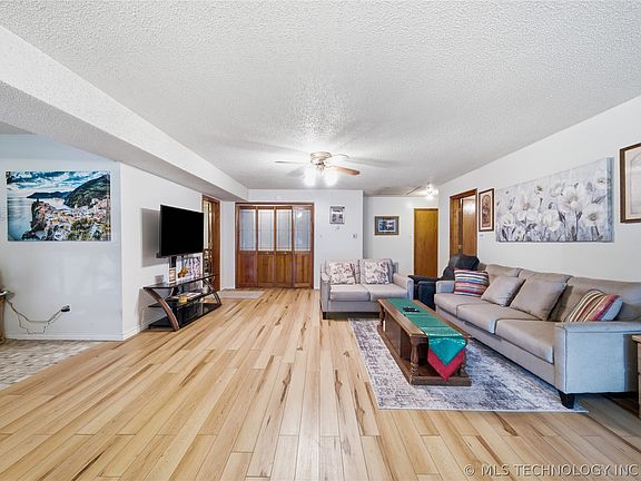 3rd image of 13037 E 590th Rd