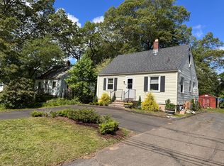 121 Pool Rd, North Haven, CT 06473
