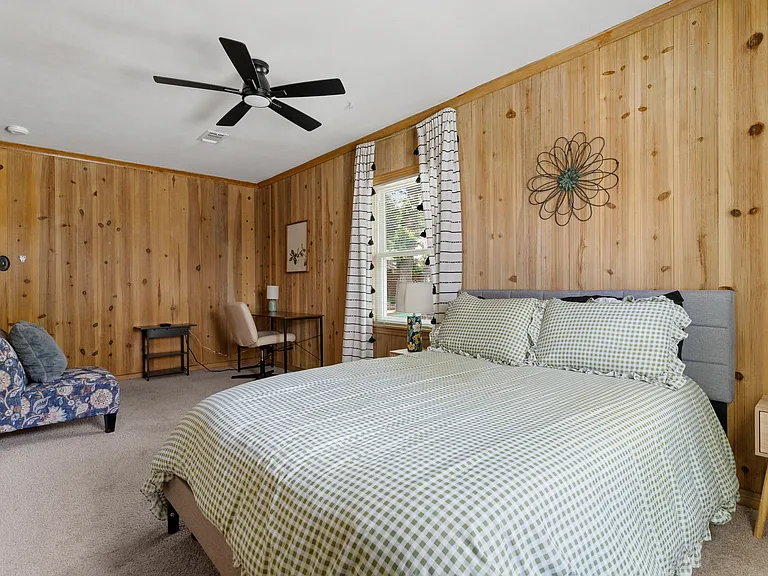 1505 N Riverside Dr — Photo 17