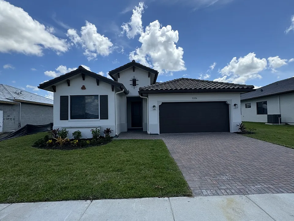 5226 Karlia Dr