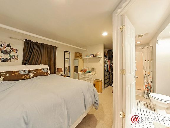 4th image of 2218 W Argyle St #G