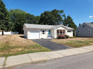 60 Hope St, Niantic, CT 06357
