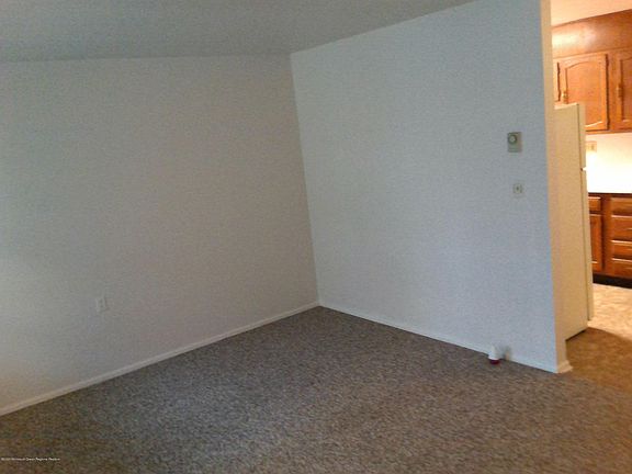 4th image of 48D Edinburgh Ln #D