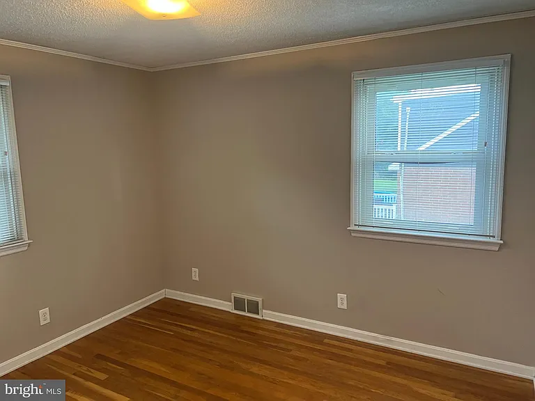 2621 Darby Dr — Photo 9