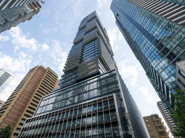 55 Charles St E, Toronto, ON