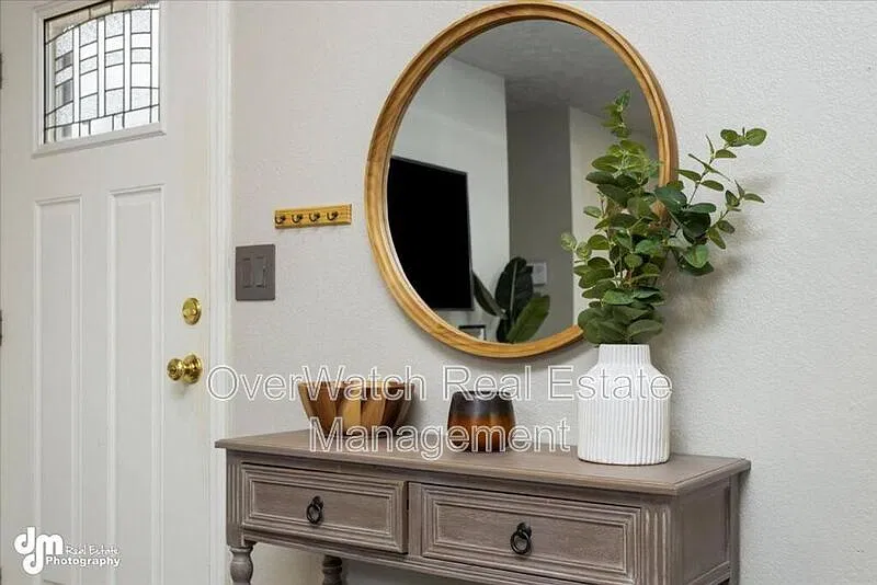 2 bed, 1.0 bath, 880 sqft, $2,200 — Photo 4