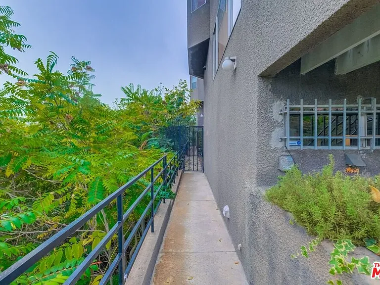 1077 W Kensington Rd #3 — Photo 10