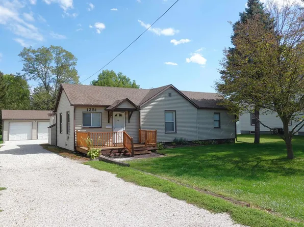 1251 Day St, Galesburg, IL 61401