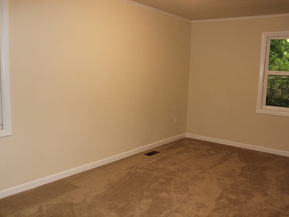 4th image of 10805 Cropp Dr
