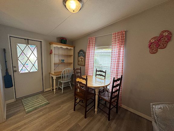 4th image of 1830 Persimmon Cir