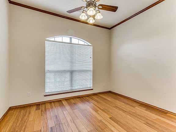 4th image of 616 SW 160th St