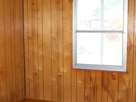 4th image of 210 Sycamore St