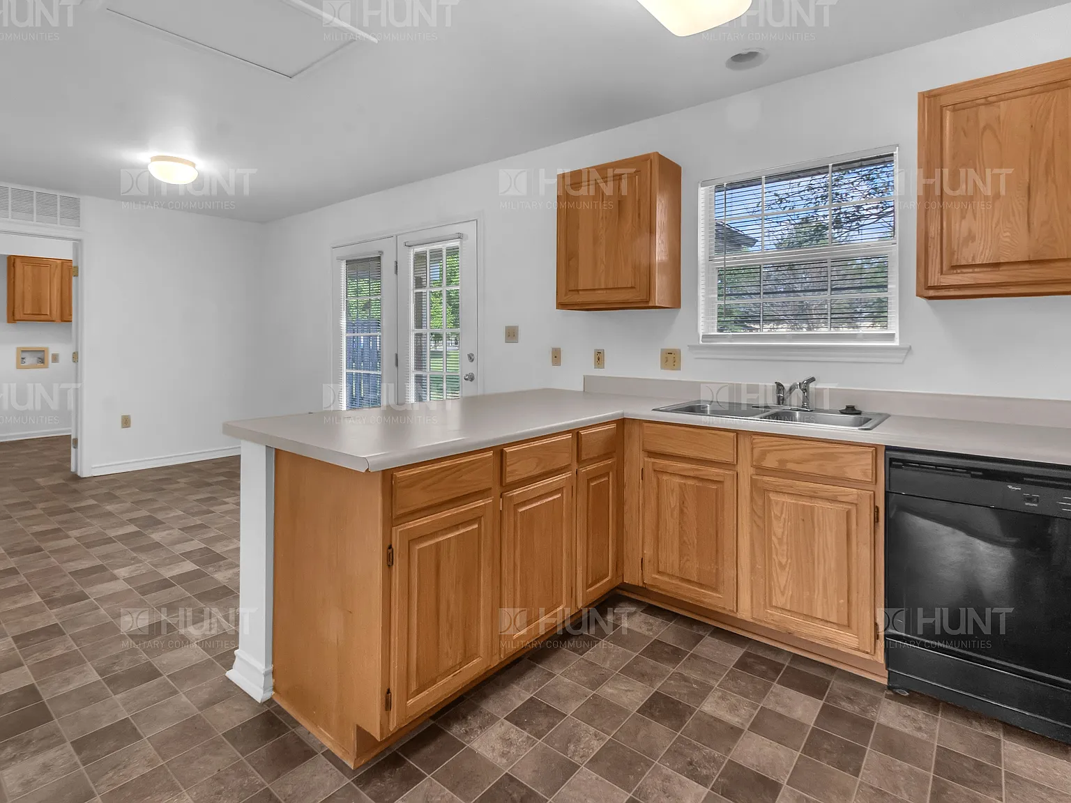 3 bed, 2.5 bath, 1719 sqft, $1,758 — Photo 3