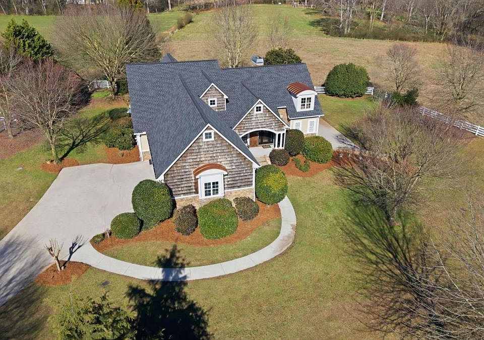 1st image of 220 McKenzie Bridge Rd