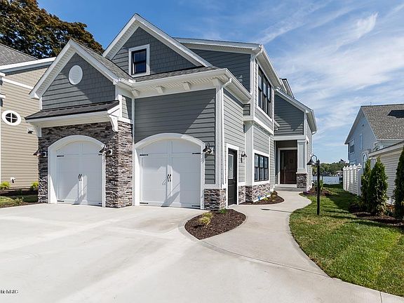 5th image of 1373 Bayview Dr