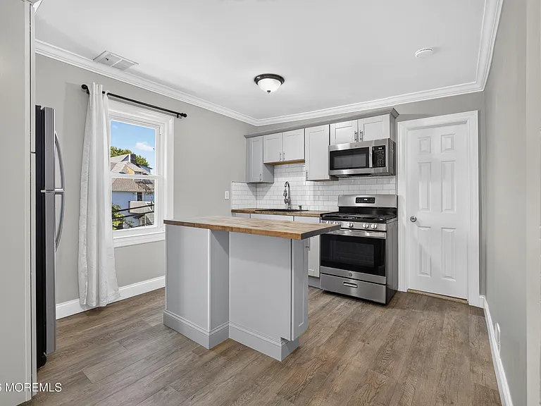 907 Bond St #2 — Photo 12