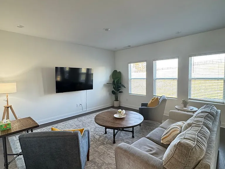2104 Creekland View Blvd — Photo 5