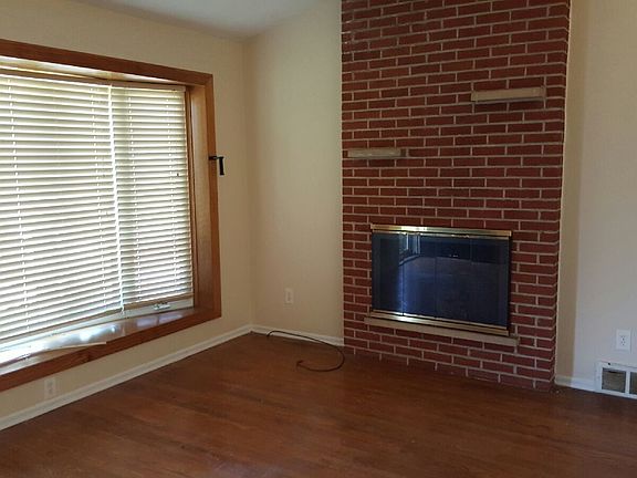 4th image of 7746 Wooddale Ln