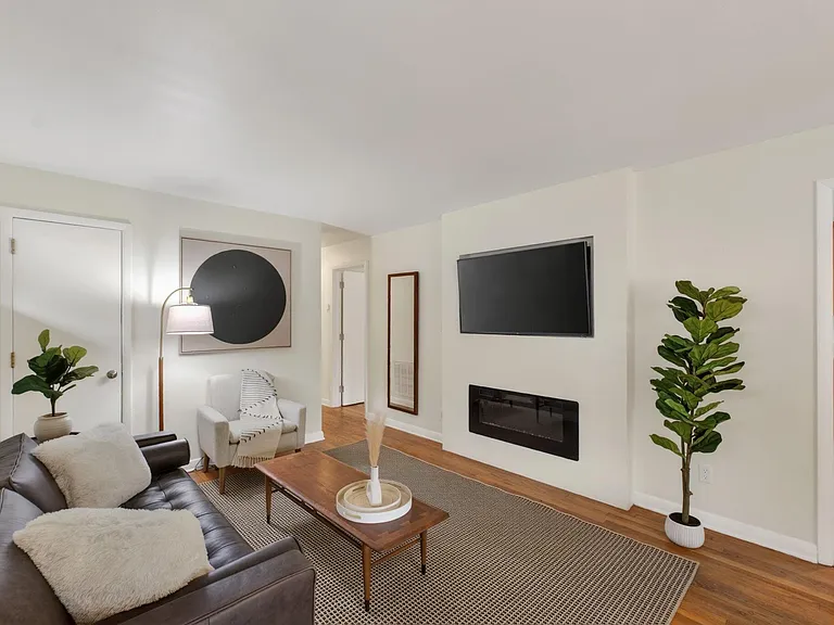 1408 Baker St #A — Photo 7