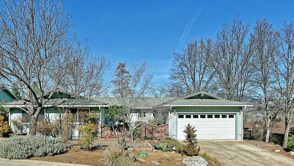 1st image of 1565 Woodland Dr