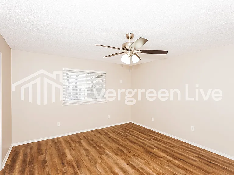 5705 Cedar Ridge Dr — Photo 13