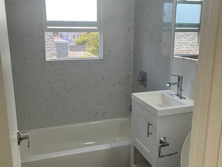 1237 Russell St #8 — Photo 3