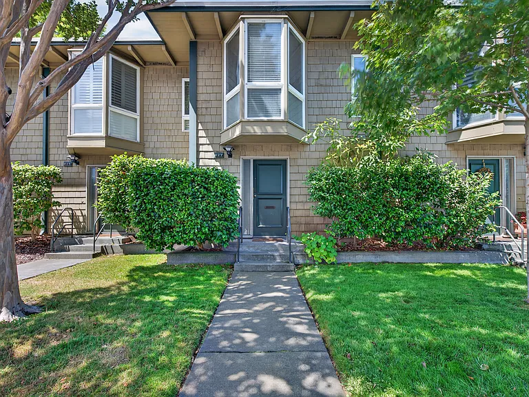 827 N Humboldt St — Photo 1