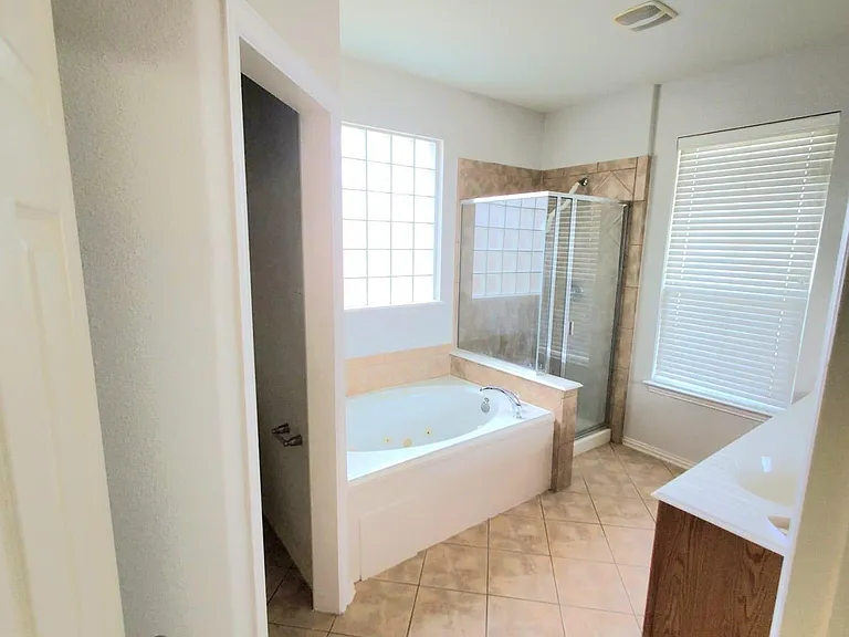 1521 Stanford Dr — Photo 9