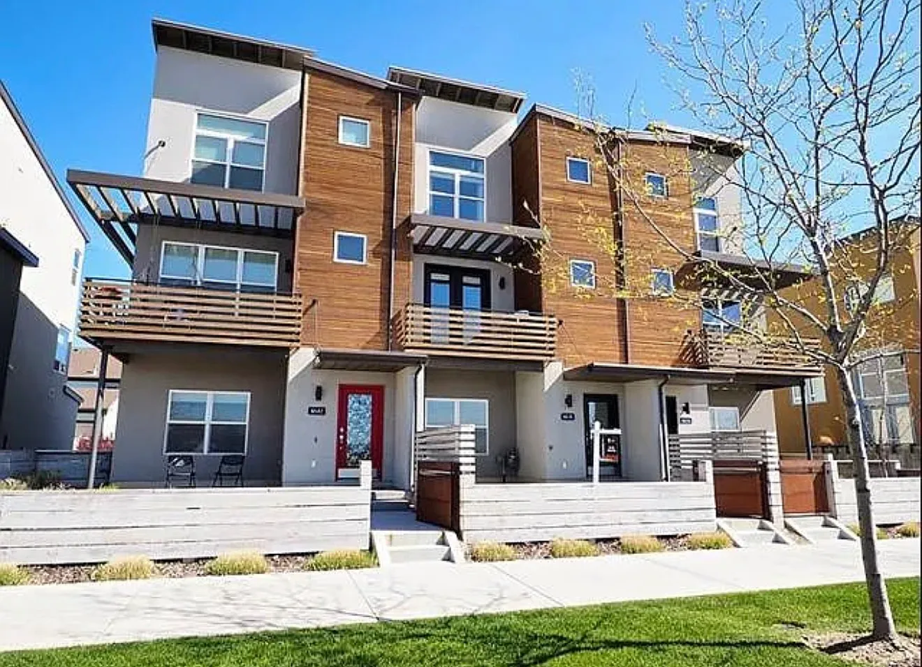 3 bed, 3.5 bath, 2115 sqft, $2,699 — Photo 1